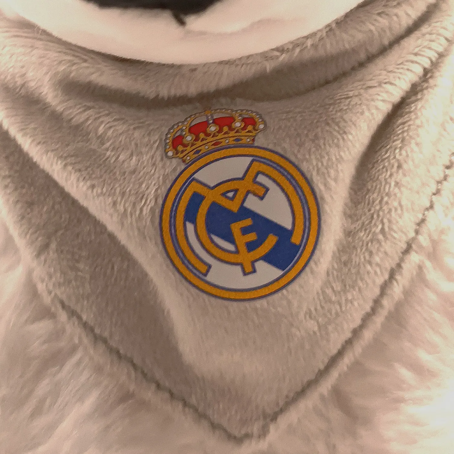 CyP Brands Evolution S.L. Peluche Oso Polar Real Madrid 30cm